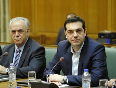 Μάταια η κυβέρνηση προσπαθεί να σωθεί μέσω συντάξεων: ΔΝΤ, Σκοπιανό και φωτιές στο Μάτι την στέλνουν στον... γκρεμό